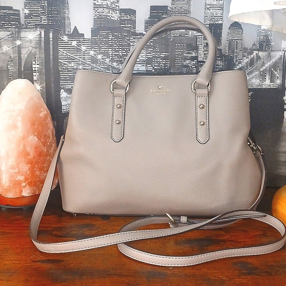 kate spade Handbags - LIKE NEW!! ♠️KATE SPADE ♠️Taupe Leather Tote Bag LIKE NEW!!!